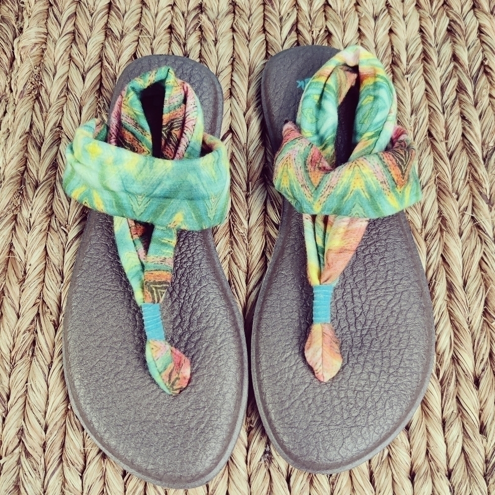 SANOUK Yoga Sling Sandal Flip Flops Tie Dye Tee Jersey Fabric Straps Sz 7 Green